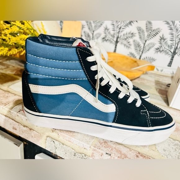 Vans Shoes - Vans SK8-HI unisex women’s 8.5 and men’s 7.0 great condition Super clean!!!